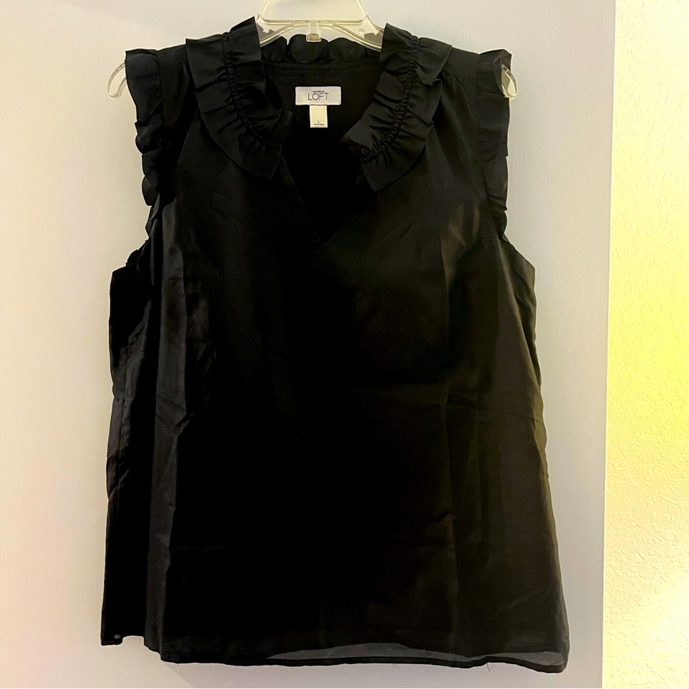 Ann Taylor Loft Ruffle Blouse V Neck Fully Lined Sleeveless Black Size Large